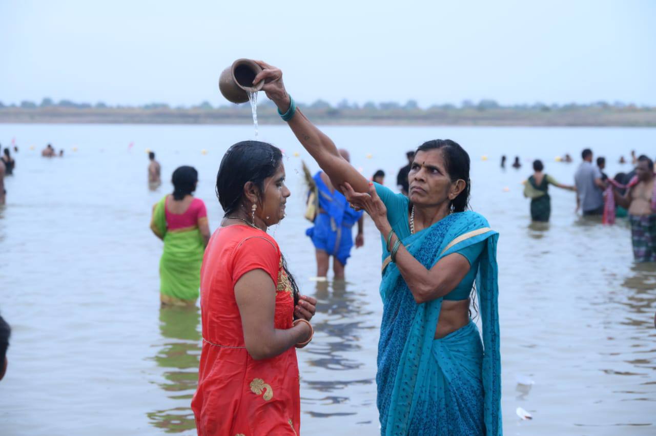 Saraswati Pushkaralu 2025 – Holy Bath at Triveni Sangam, Nava Ratna Harathi, Joy Ride on Helicopter – Devotees Continue to Take Part in the Festivities