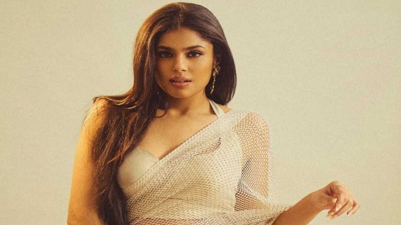 Faria Abdullah stuns with mermaid-inspired saree look