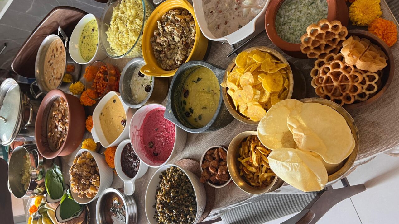 Chef Meera Girija Tadimeti’s curated Onam Sadhya 2025 festive feast with 20+ traditional Kerala dishes, covered by Fridaywall Magazine