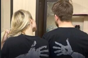 Hug and paint