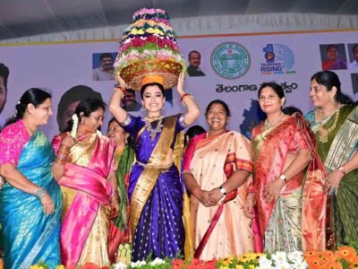 Grand Saddula Bathukamma Celebrations at Hussain Sagar in Hyderabad