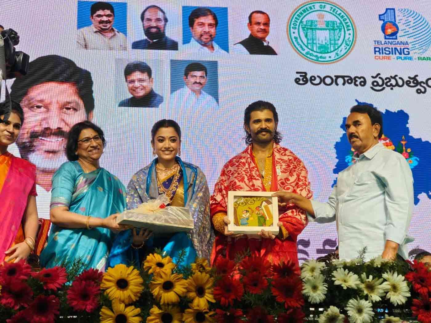 Grand Saddula Bathukamma Celebrations at Hussain Sagar in Hyderabad
