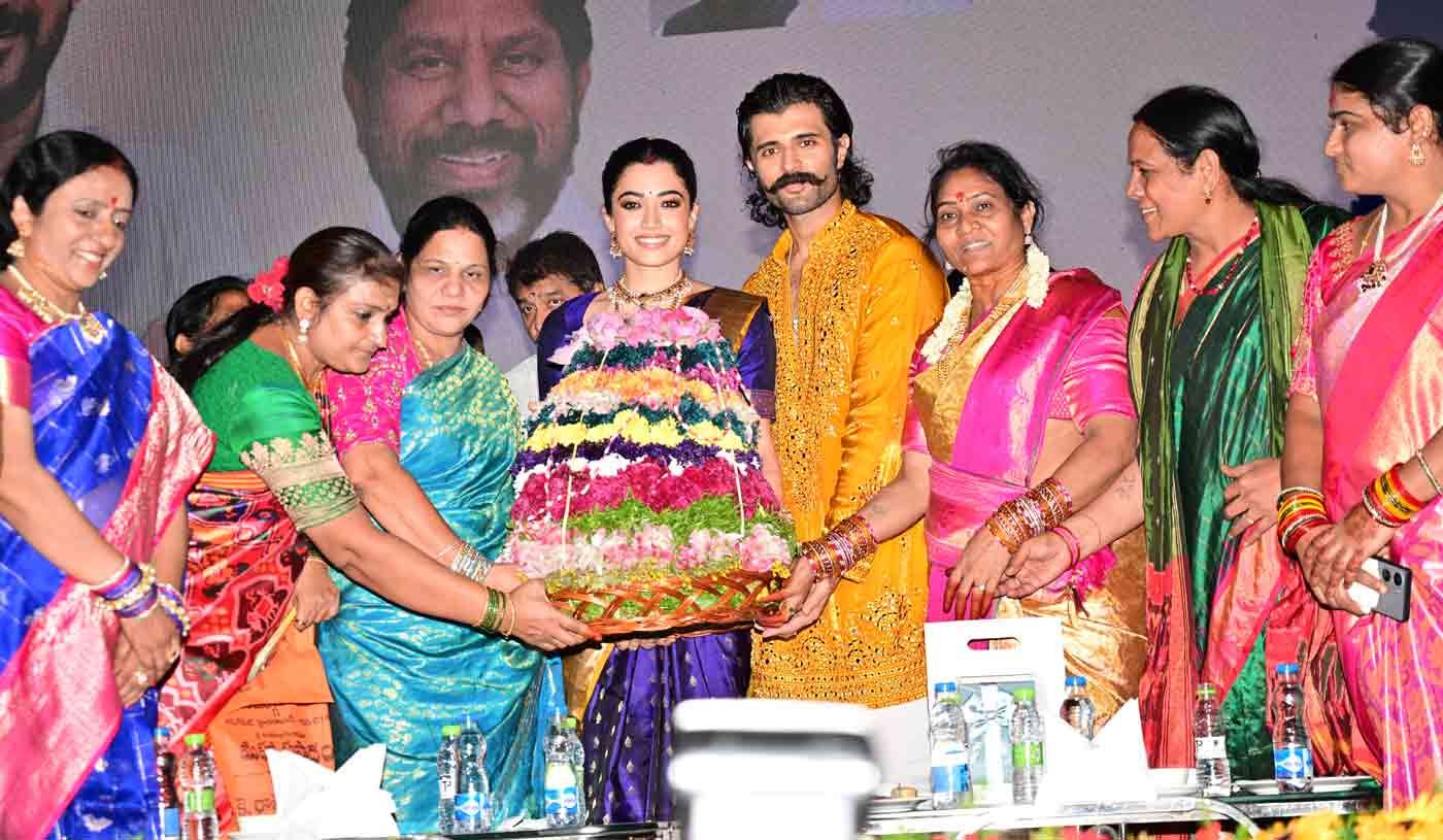 Grand Saddula Bathukamma Celebrations at Hussain Sagar in Hyderabad