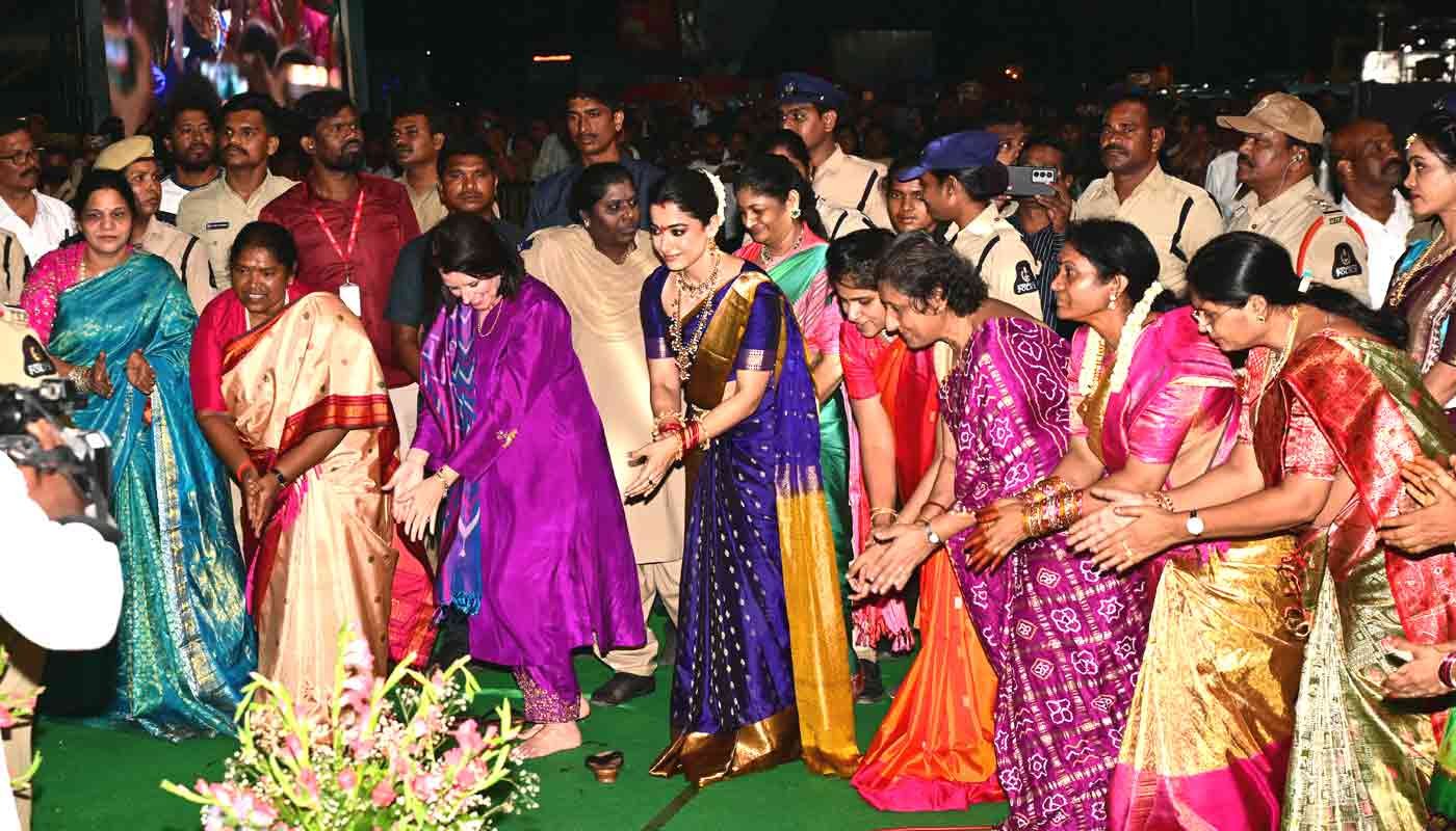 Grand Saddula Bathukamma Celebrations at Hussain Sagar in Hyderabad