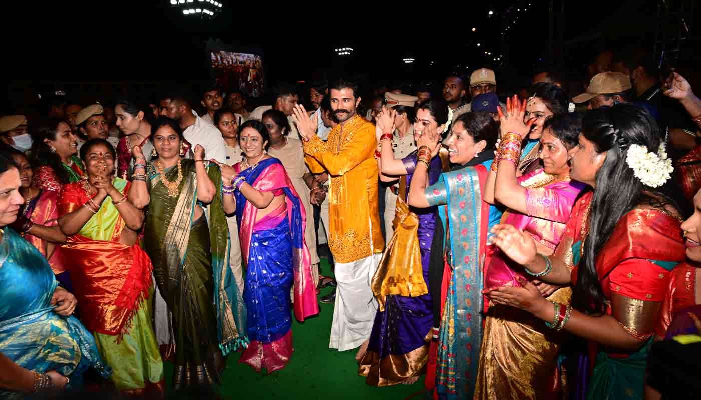 Grand Saddula Bathukamma Celebrations at Hussain Sagar in Hyderabad