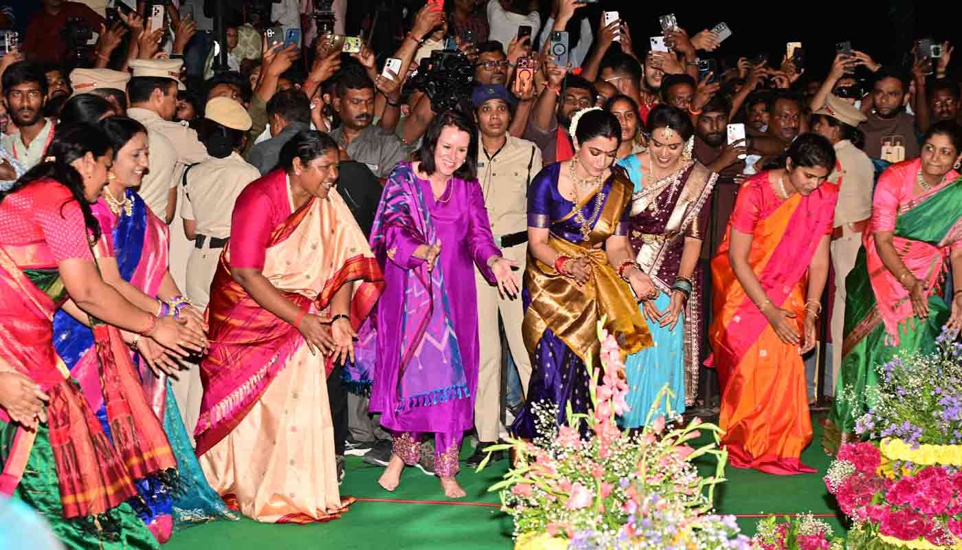 Grand Saddula Bathukamma Celebrations at Hussain Sagar in Hyderabad